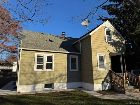 443 N Country Rd, Sound Beach, NY 11789