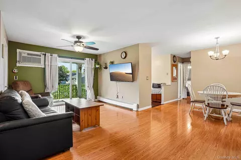 15 Doxbury Ln, Ramapo, NY 10901