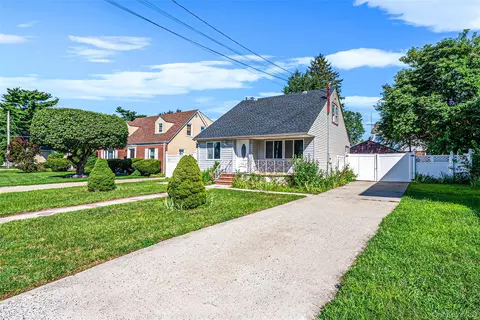 231 Cedar St, Hempstead, NY 11550