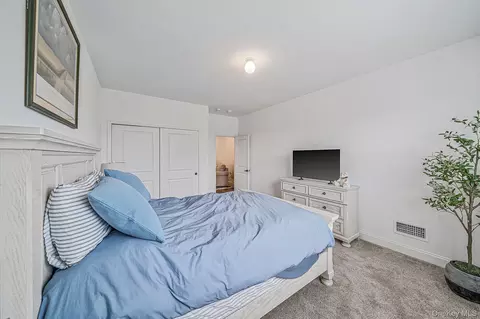 Bedroom - 348 Alysweep Ln, Yaphank, NY 11980 photo 6 of 6