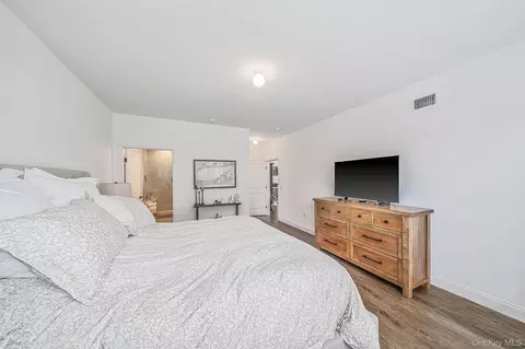 Bedroom - 348 Alysweep Ln, Yaphank, NY 11980 photo 2 of 6