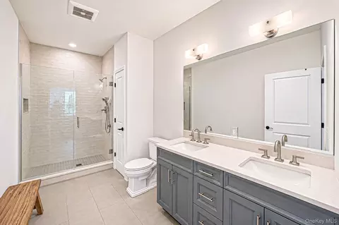 Bath - 348 Alysweep Ln, Yaphank, NY 11980 photo 1 of 3
