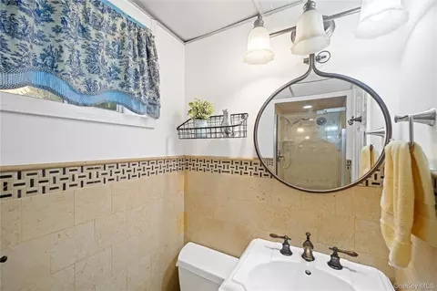 Bath - 6 Reeback Dr, Ossining, NY 10562 photo 2 of 2