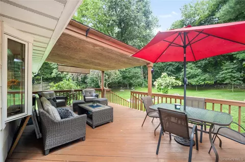 Exterior - 6 Reeback Dr, Ossining, NY 10562 photo 2 of 3