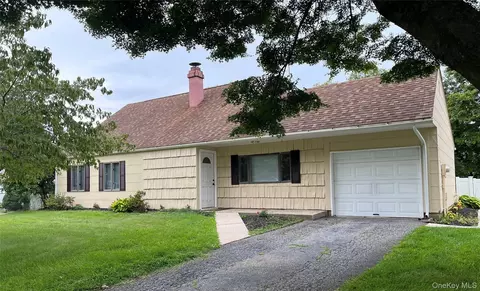 88 Matsunaye Dr, Medford, NY 11763
