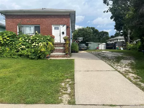 271 Stewart Ave, Hempstead, NY 11550
