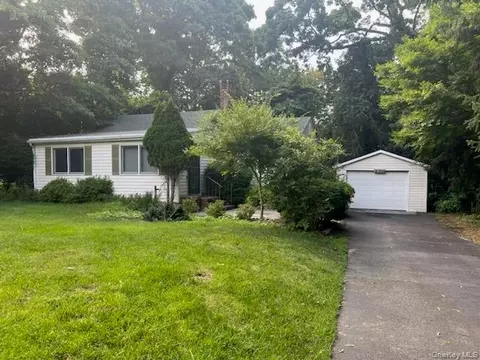 176 N Side Rd, Wading River, NY 11792