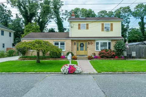 16 12th St, Ronkonkoma, NY 11779