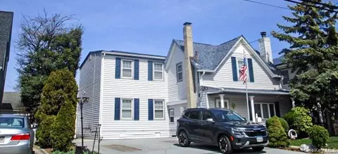 105 Wicks Ln, Malverne, NY 11565