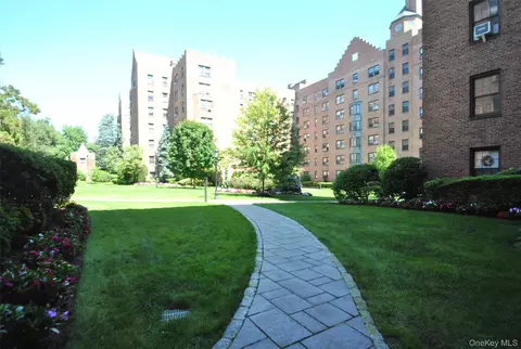 198 Garth Rd #3C, Scarsdale, NY 10583