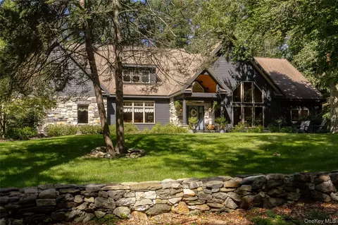 13 Apple Summit Ln, La Grange, NY 12540