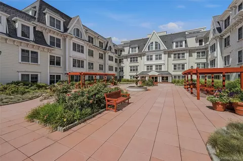 225 Stanley Ave #121, Mamaroneck, NY 10543