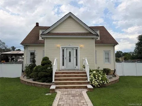 611 Park Ave, Uniondale, NY 11553