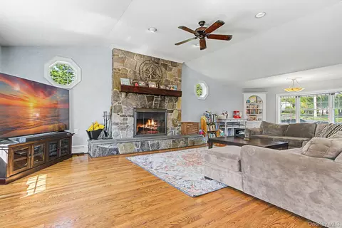 31 Cypress Ln, Orangetown, NY 10962