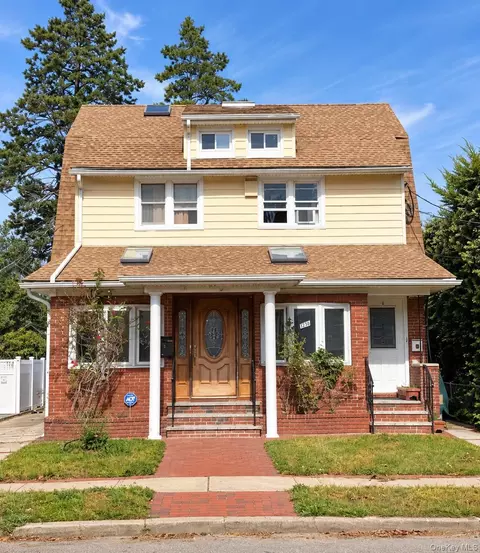 103 E Saint Marks Pl, Valley Stream, NY 11580