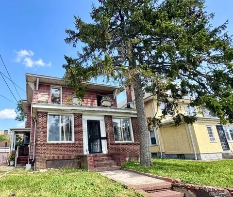 7 President St, Far Rockaway, NY 11691