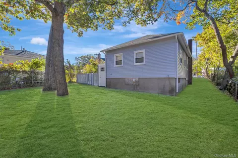 860 Flanders Rd, Flanders, NY 11901