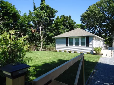 860 Flanders Rd, Flanders, NY 11901
