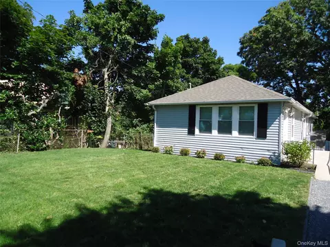 860 Flanders Rd, Flanders, NY 11901