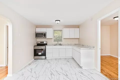 860 Flanders Rd, Flanders, NY 11901