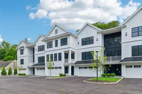 133 Spring Rd #1, Huntington, NY 11743