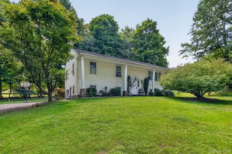 15 Oscawana Heights Rd, Putnam Valley, NY 10579