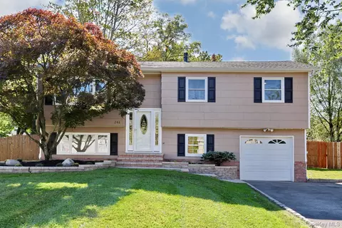 246 Valley Rd, Clarkstown, NY 10989