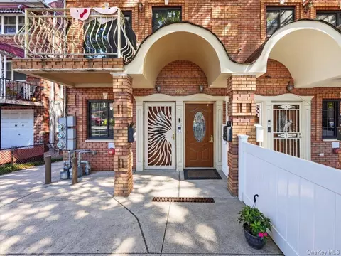 1027 E 231st St, New York, NY 10466