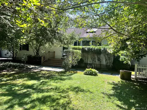 1029 Wading River Manor Rd, Manorville, NY 11949