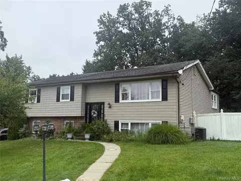 136 Orchid Dr, Orangetown, NY 10965