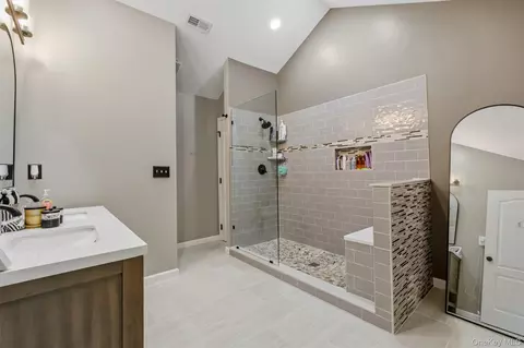 Bath - 1116 Cold Spring Rd, Fishkill, NY 12524 photo 2 of 4