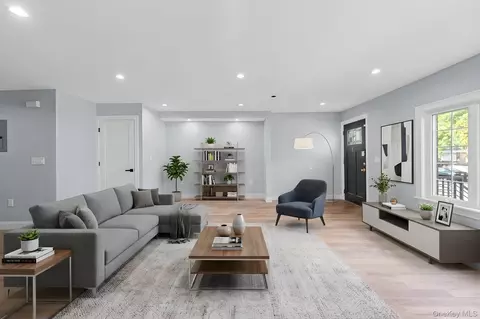 24812 139th Ave, New York, NY 11422