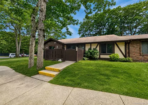 145 Cambridge Dr, Port Jefferson Station, NY 11776