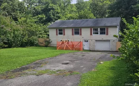 84 Wharton Dr, Cortlandt, NY 10567