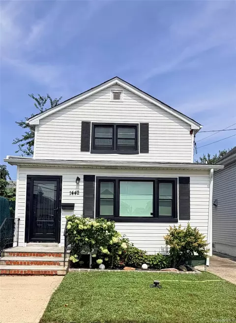 1442 Woolworth St, Elmont, NY 11003