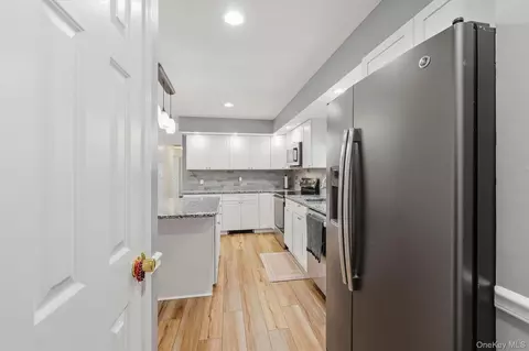 Entry Way - 47 Stringham Rd, La Grange, NY 12603 photo 2 of 3