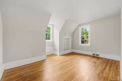 Bedroom - 107 E Cedar St, Poughkeepsie, NY 12601 photo 5 of 6