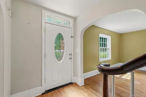 Entry Way - 107 E Cedar St, Poughkeepsie, NY 12601 photo 2 of 4