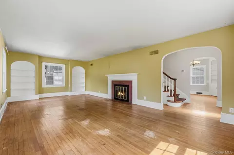 Living - 107 E Cedar St, Poughkeepsie, NY 12601 photo 2 of 4