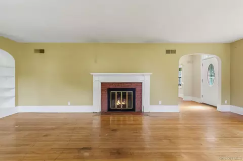 Living - 107 E Cedar St, Poughkeepsie, NY 12601 photo 3 of 4