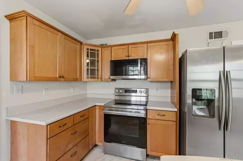 Kitchen - 107 E Cedar St, Poughkeepsie, NY 12601 photo 4 of 6