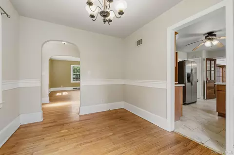 Entry Way - 107 E Cedar St, Poughkeepsie, NY 12601 photo 3 of 4