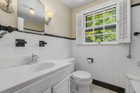 Bath - 107 E Cedar St, Poughkeepsie, NY 12601 photo 1 of 2