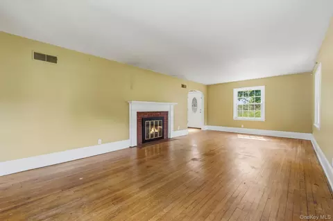 Living - 107 E Cedar St, Poughkeepsie, NY 12601 photo 4 of 4