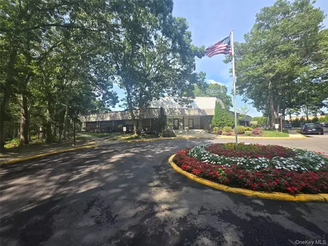 84 Glen Hollow Dr, Port Jefferson Station, NY 11776