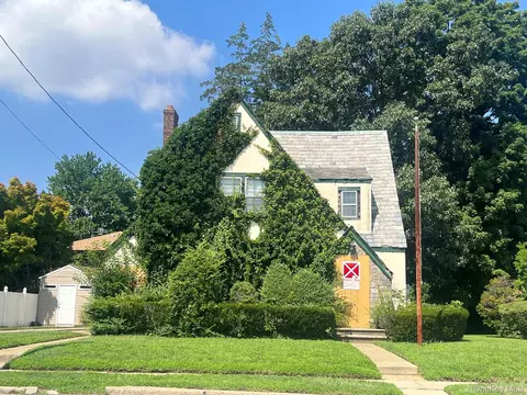 110 Rockaway Pkwy, Valley Stream, NY 11580