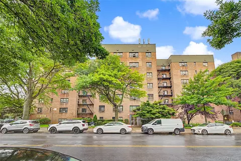 3170 138th St #5F, Flushing, NY 11354