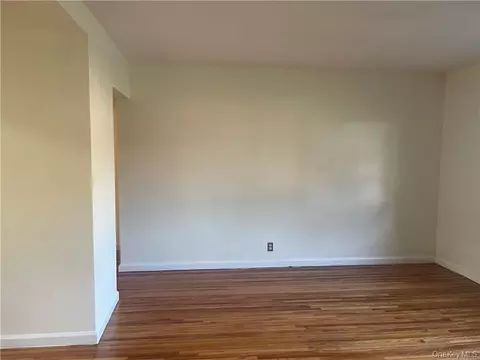 1010 Rottkampt St #2, Valley Stream, NY 11580