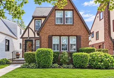 230 Crocus Ave, Floral Park, NY 11001