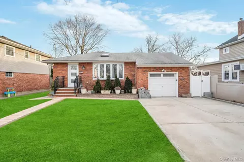 1810 N Jerusalem Rd, North Bellmore, NY 11710